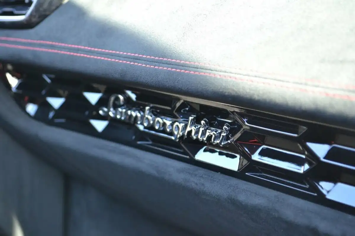 2018-lamborghini-huracan-52-performante-spyder-big-36