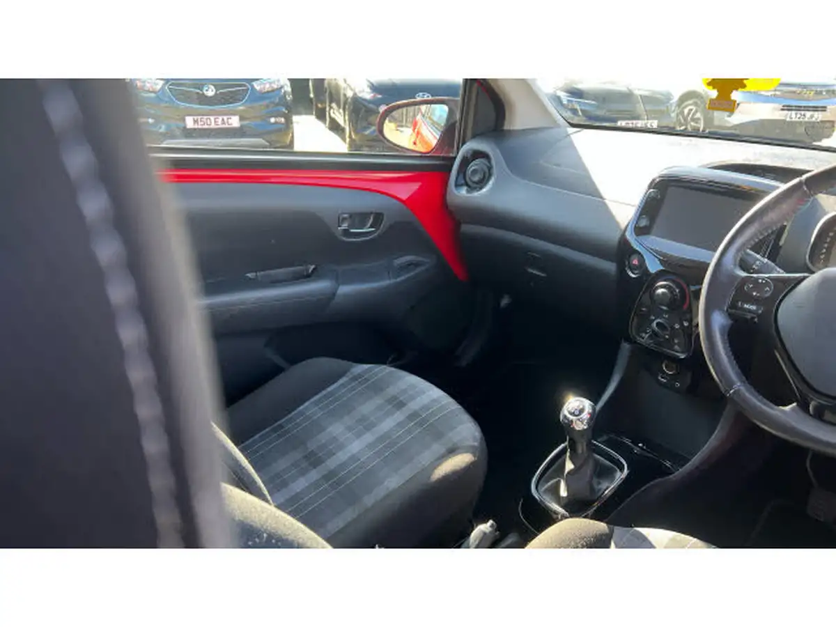 2020-peugeot-108-10-allure-ss-hatchback-5d-big-13