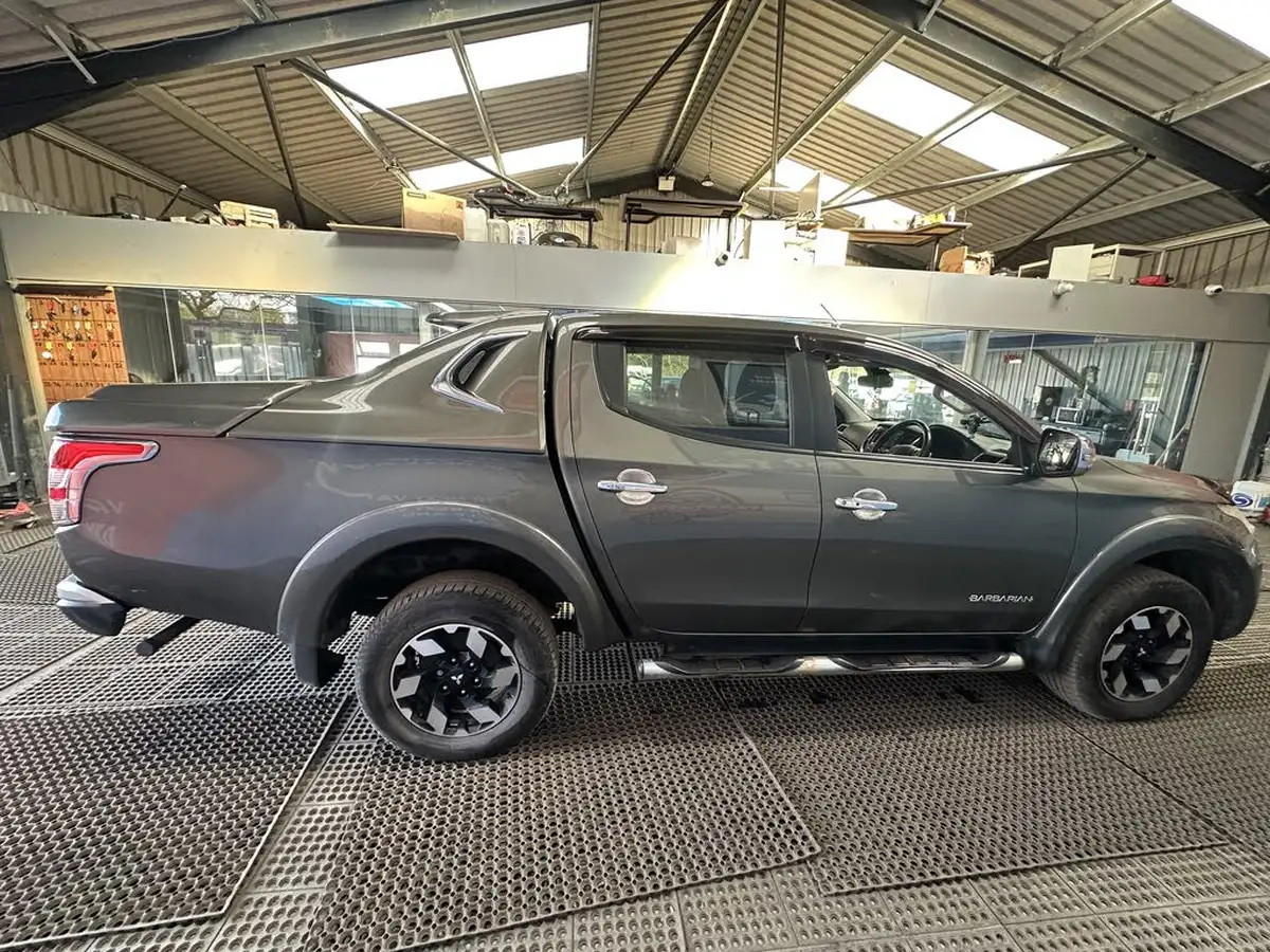 2016-mitsubishi-l200-24di-d-barbarian-auto-big-22
