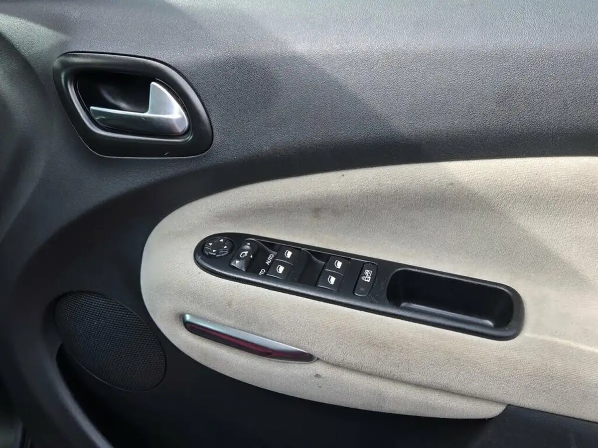 2014-citroen-c3-picasso-16hdi-exclusive-big-9
