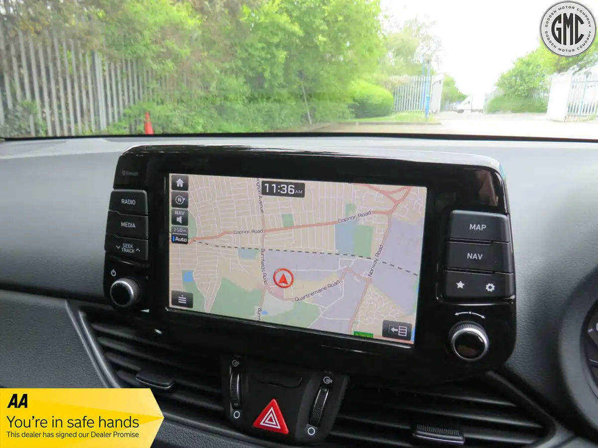 2018-hyundai-i30-14-t-gdi-se-nav-isg-fastback-dct-big-18