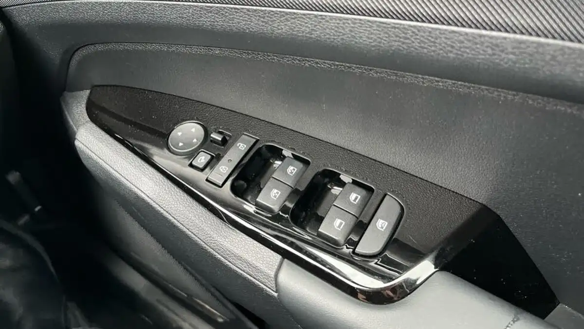 2023-kia-sportage-16-t-gdi-3-226bhp-hev-auto-big-32
