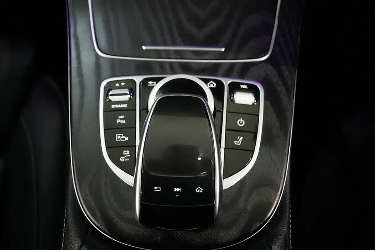 2020-mercedes-benz-e-class-20d-e300de-se-estate-5d-big-42