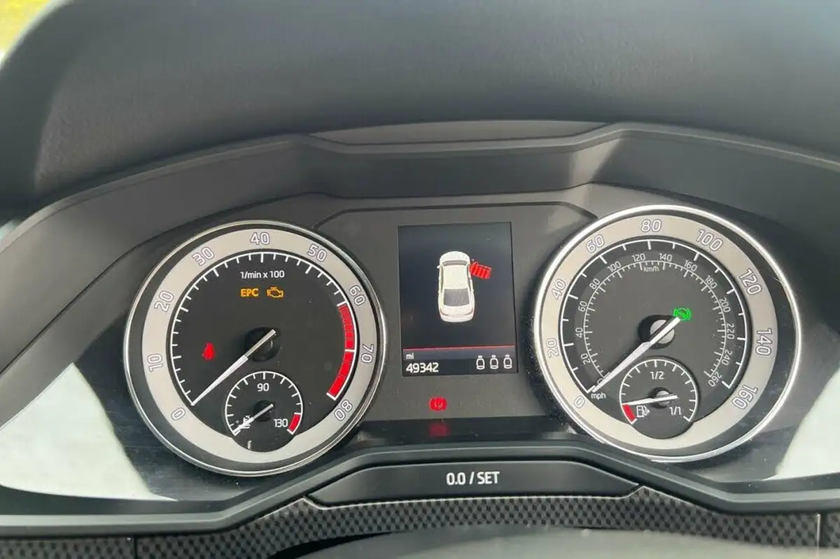 2018-skoda-superb-20-tsi-sportline-220ps-ss-hatchback-big-11