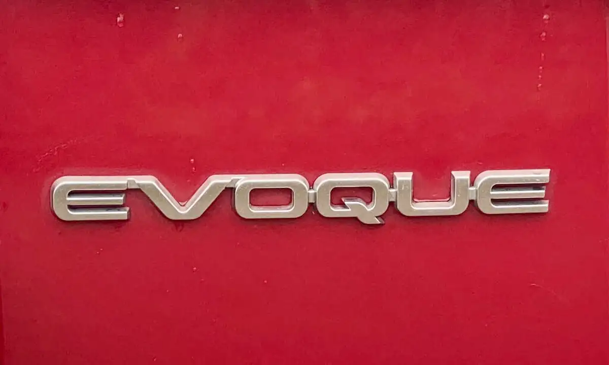 2018-land-rover-range-rover-evoque-20td4-se-tech-hatchback-5d-auto-big-9