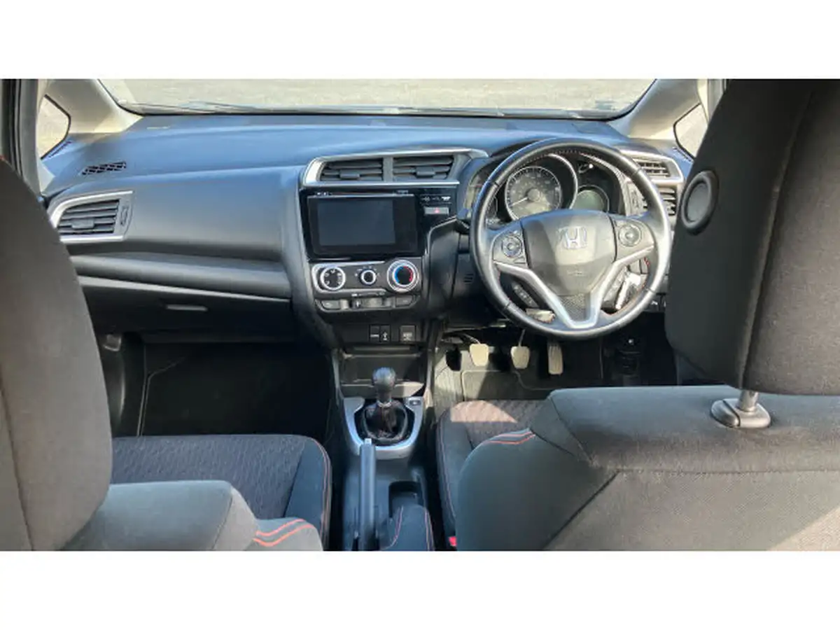 2019-honda-jazz-15-i-vtec-sport-big-3