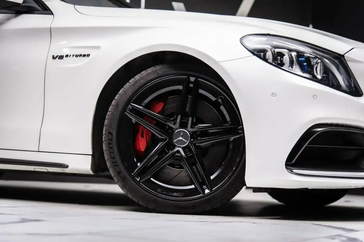 2019-mercedes-benz-c-class-40-c63-amg-s-premium-plus-saloon-4d-big-38