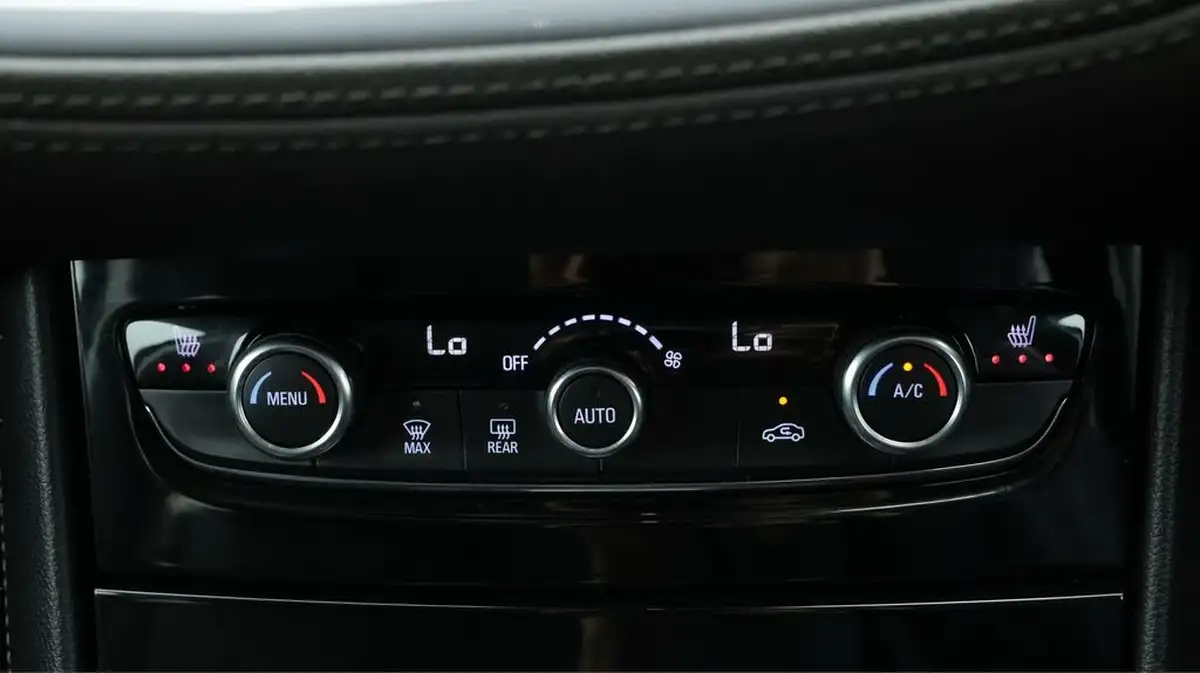 2020-vauxhall-grandland-x-12-sri-nav-big-12