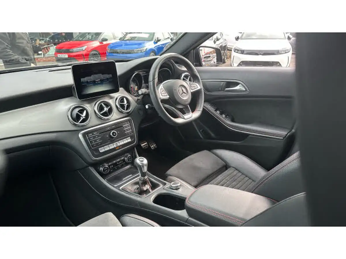 2019-mercedes-benz-gla-class-16-gla-200-amg-line-edition-big-8