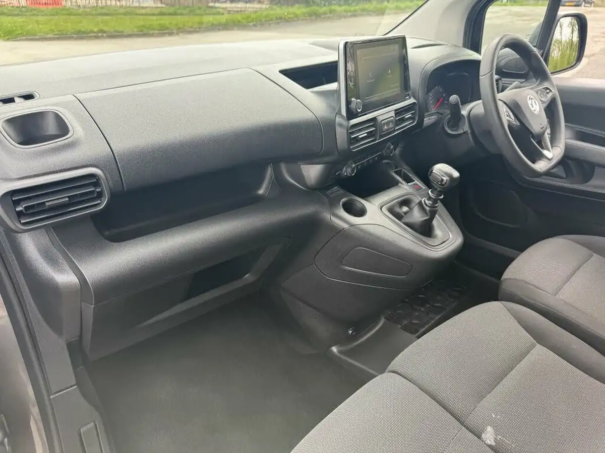 2022-vauxhall-combo-15cdti-sportive-2000-100pseu6d-big-21