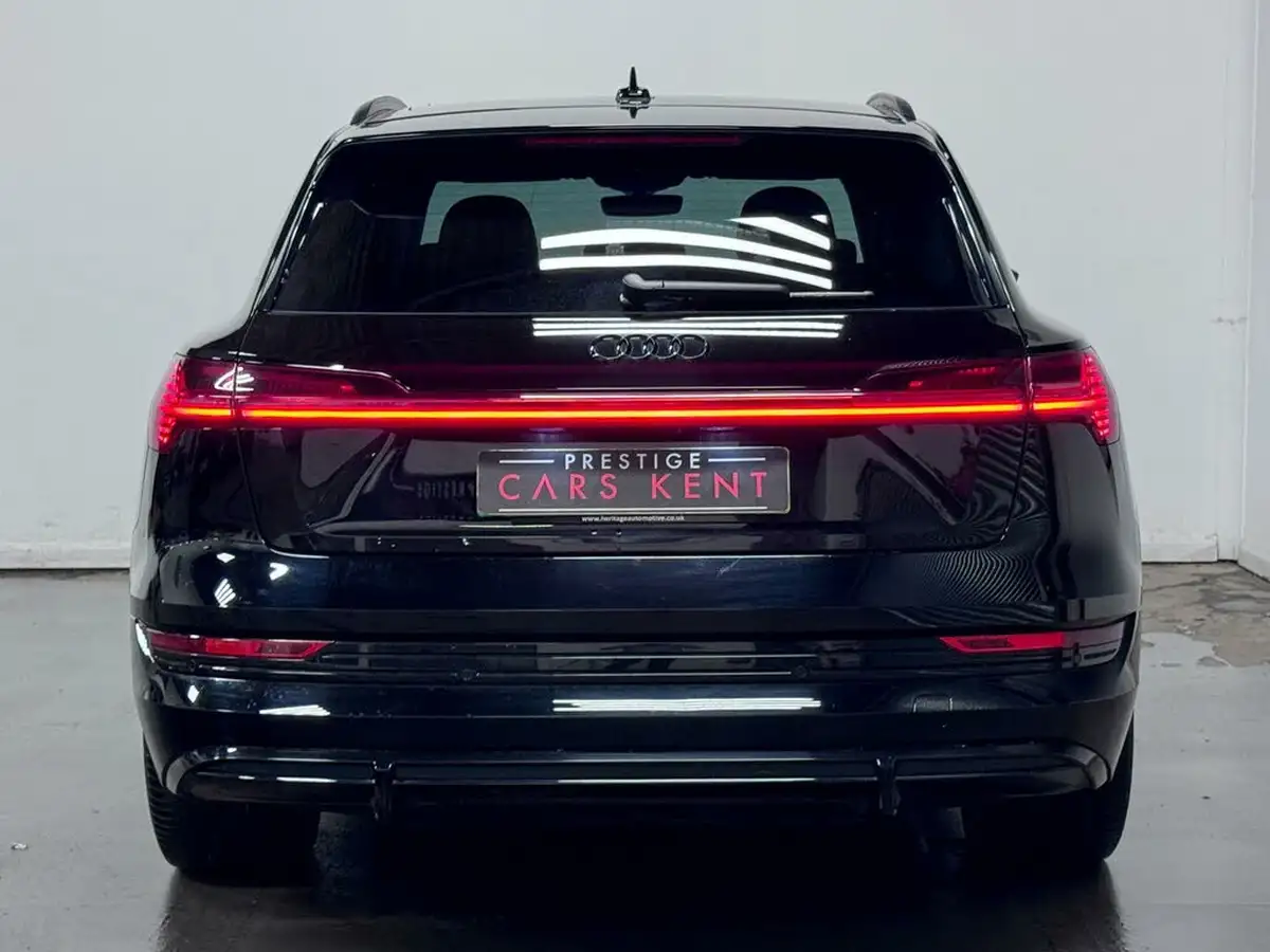 2022-audi-e-tron-50e-black-edition-station-wagon-big-5