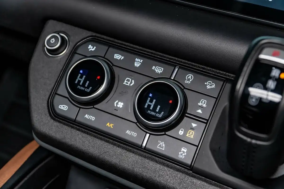 2021-land-rover-90-defender-30-p400-x-big-29