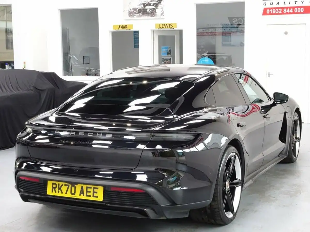 2020-porsche-taycan-e-turbo-s-big-11