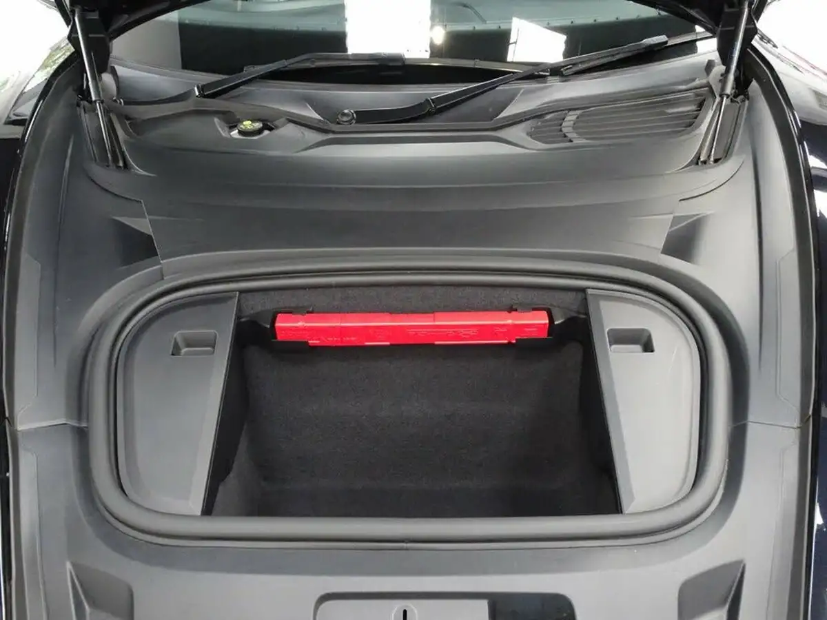 2020-porsche-taycan-e-turbo-s-big-35
