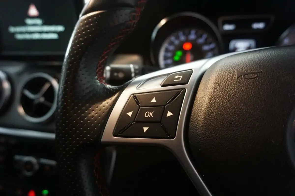 2015-mercedes-benz-gla-class-20-amg-line-premium-plus-big-26
