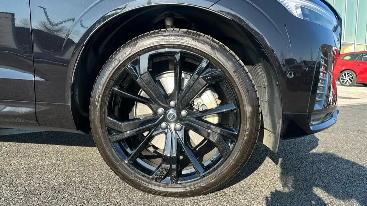 2025-volvo-xc60-20-b5-plus-black-edition-big-15