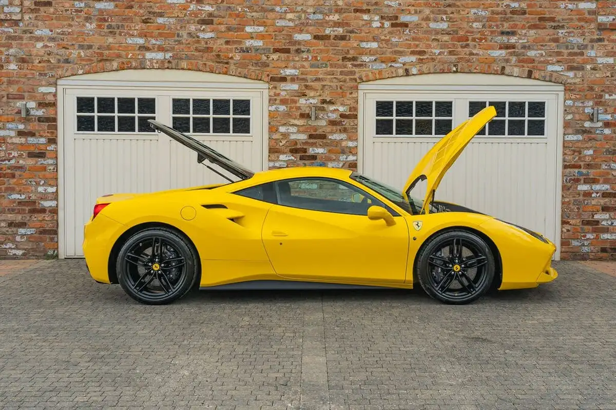 2018-ferrari-488-39-488-gtb-big-24