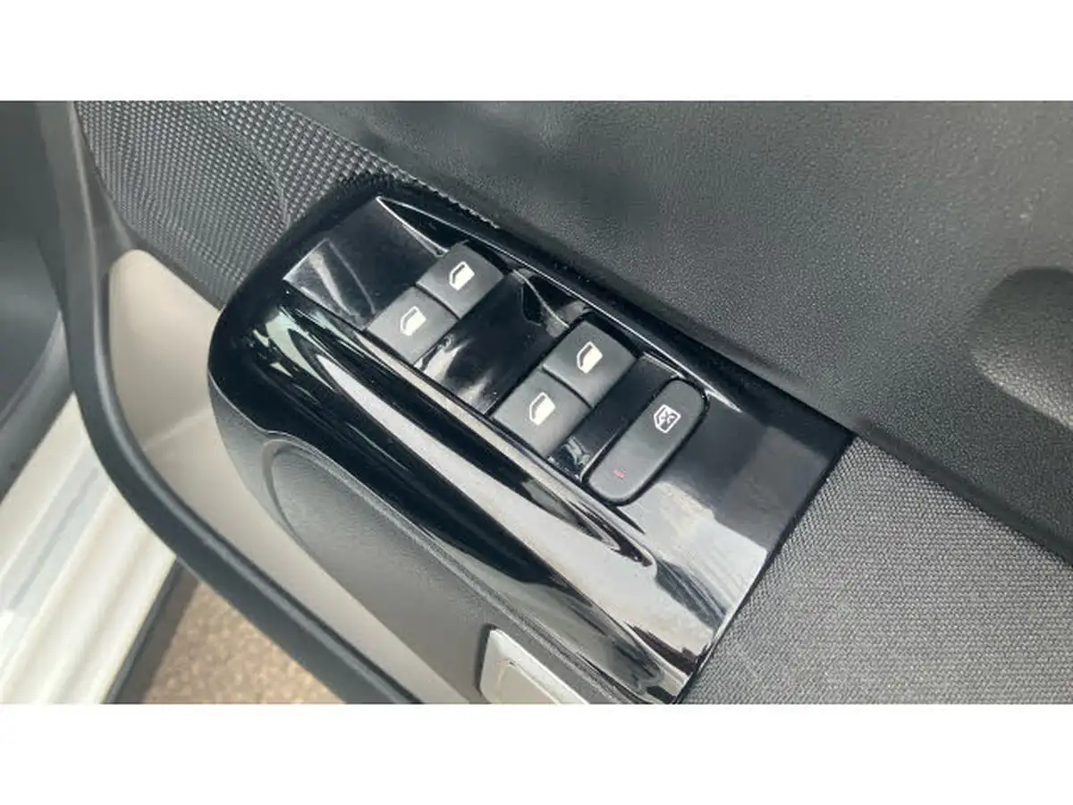 2022-citroen-c3-12-puretech-c-series-edition-83ps-ss-big-33