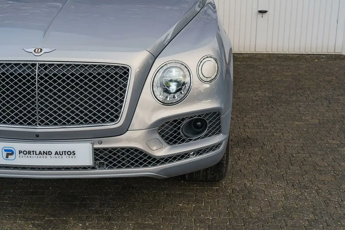 2019-bentley-bentayga-40-v8-big-11