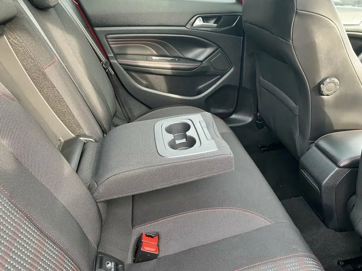 2018-peugeot-308-20-bluehdi-gt-line-big-20