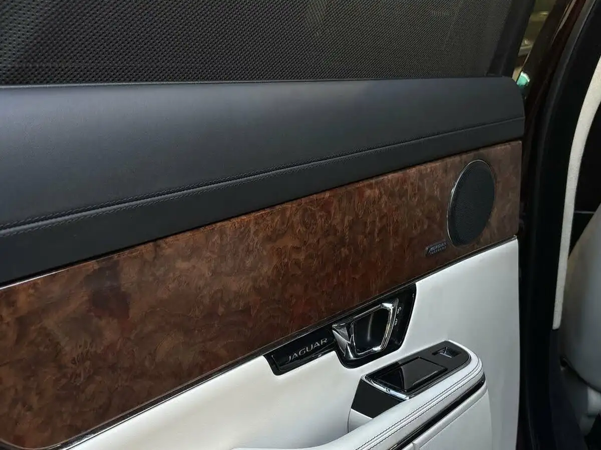 2019-jaguar-xj-series-30td-xj-portfolio-lwb-big-42