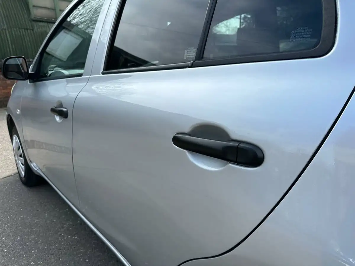 2011-nissan-micra-12-visia-79bhp-5d-1198cc-cvt-big-8