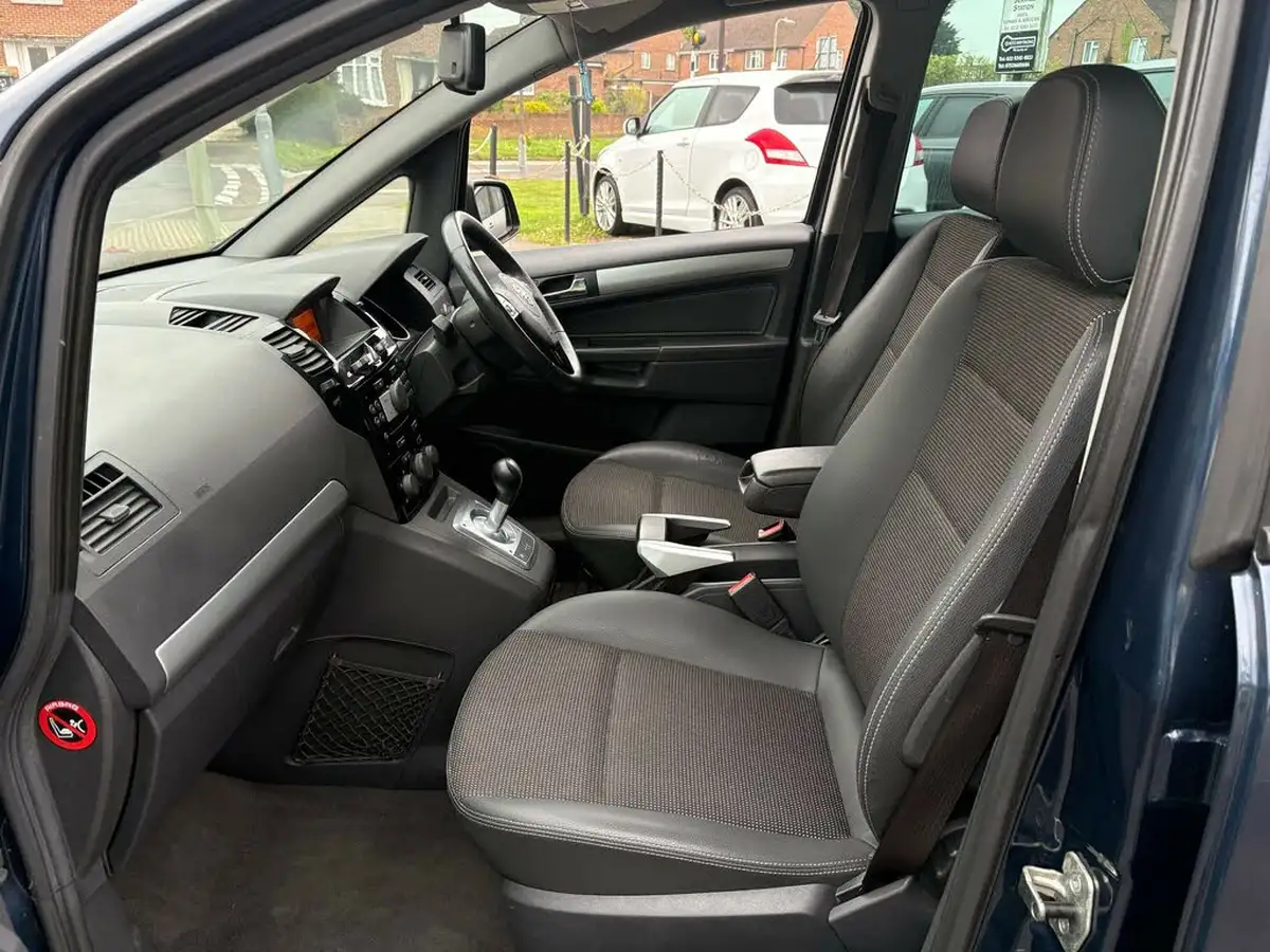 2011-vauxhall-zafira-18-design-easytronic-big-15