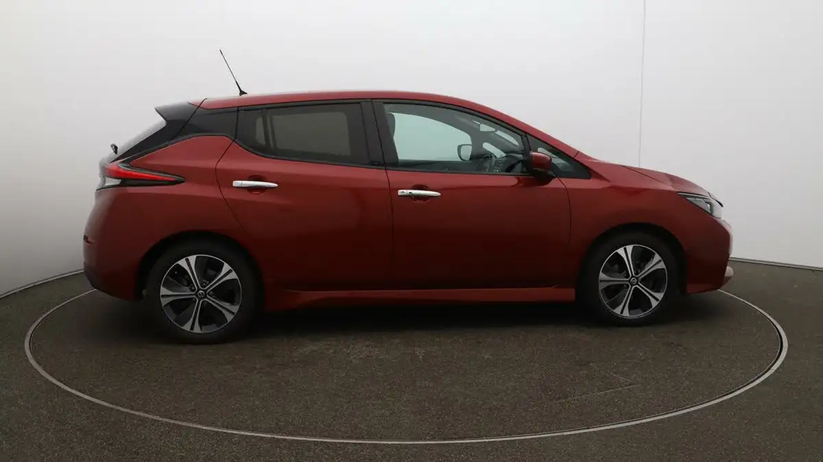 2020-nissan-leaf-e-tekna-big-48