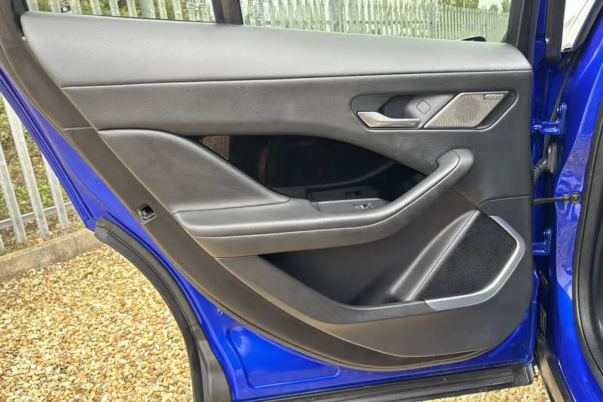 2022-jaguar-i-pace-ev400-black-big-30