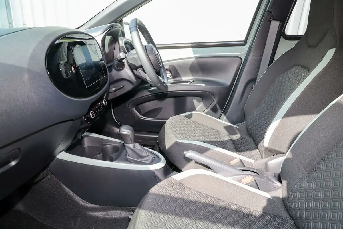 2024-toyota-aygo-x-10-vvt-i-edge-cvt-big-9