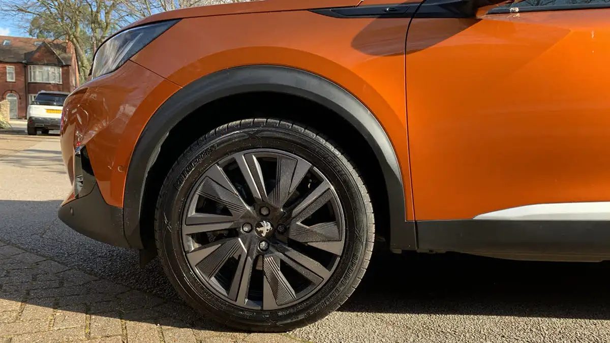 2021-peugeot-2008-suv-e-gt-premium-big-13