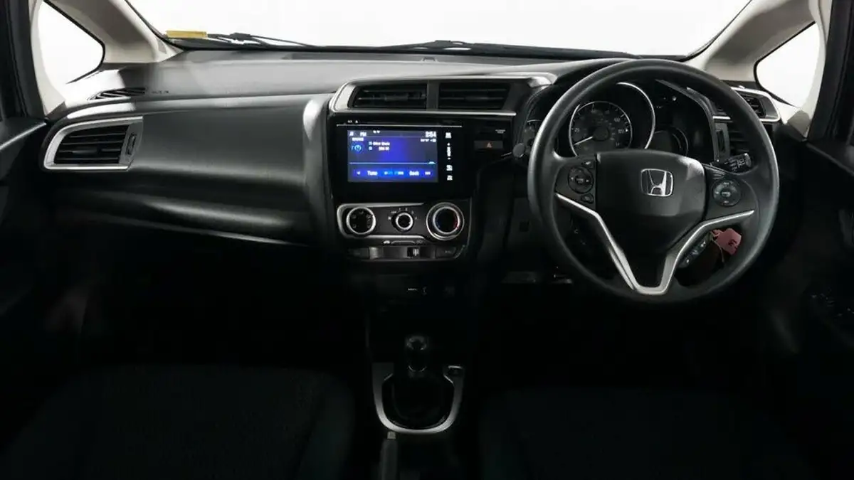 2019-honda-jazz-13-i-vtec-se-big-12