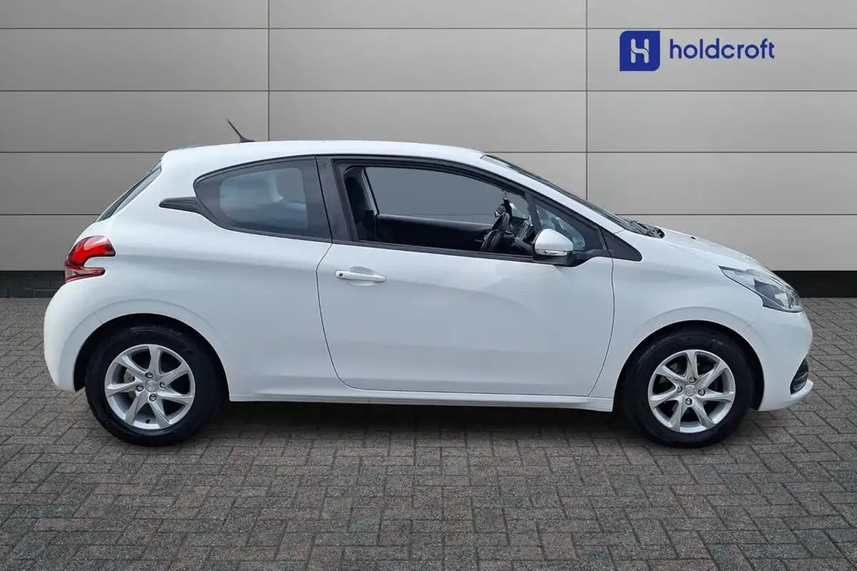 2016-peugeot-208-12-puretech-active-82bhp-3d-big-4