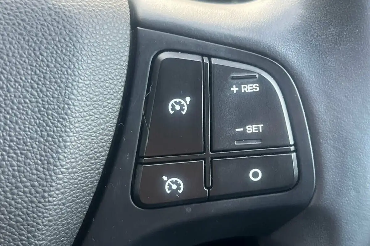 2019-hyundai-i10-10-play-big-29