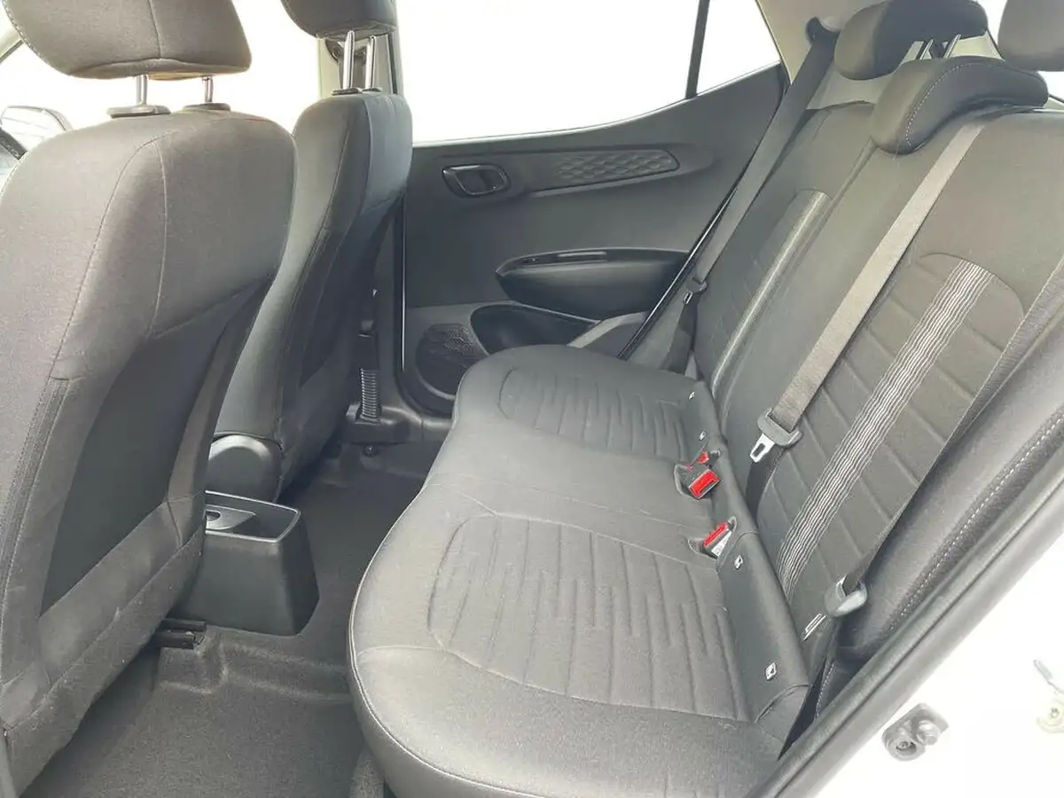 2022-hyundai-i10-10-premium-big-10