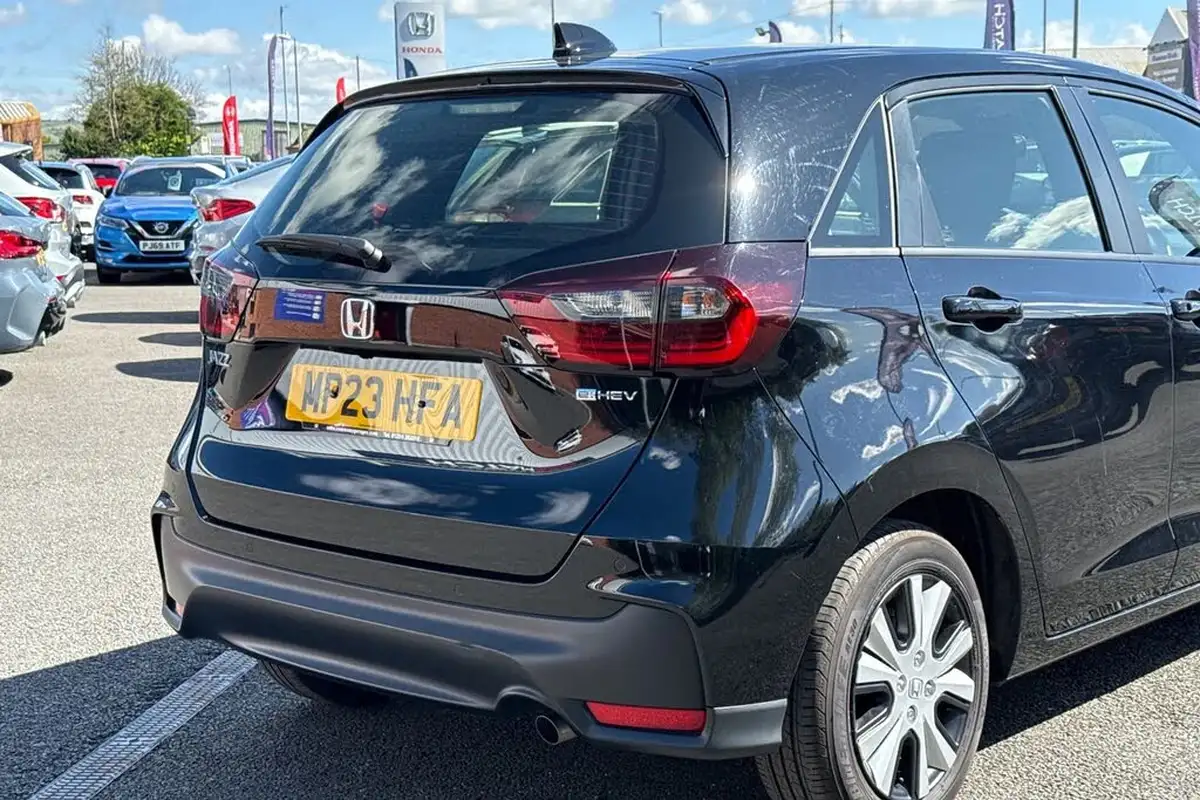 2023-honda-jazz-15-i-mmd-elegance-big-8