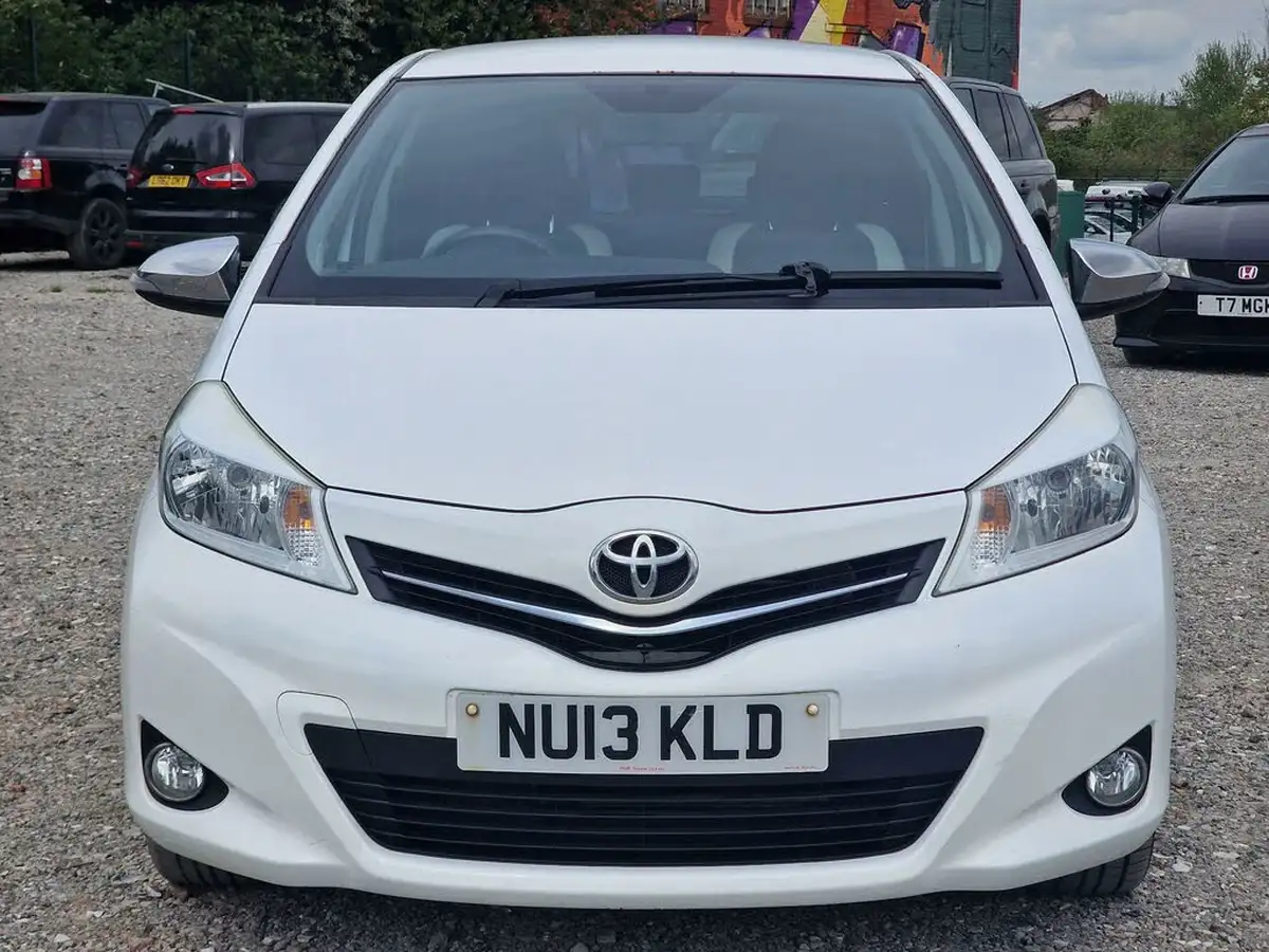 2013-toyota-yaris-133-trend-vvt-i-5d-big-1