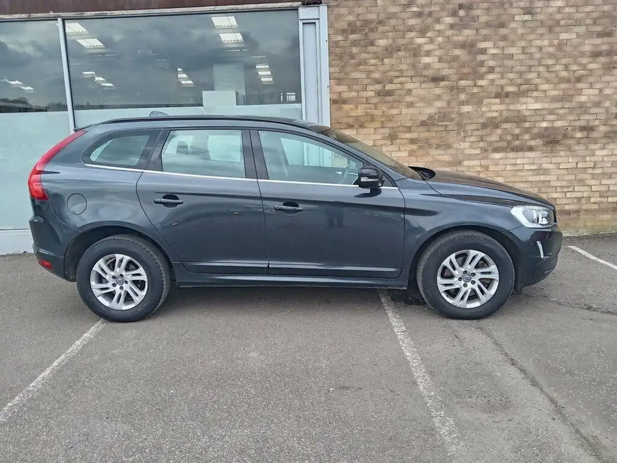 2016-volvo-xc60-20td-d4-se-geartronic-big-1