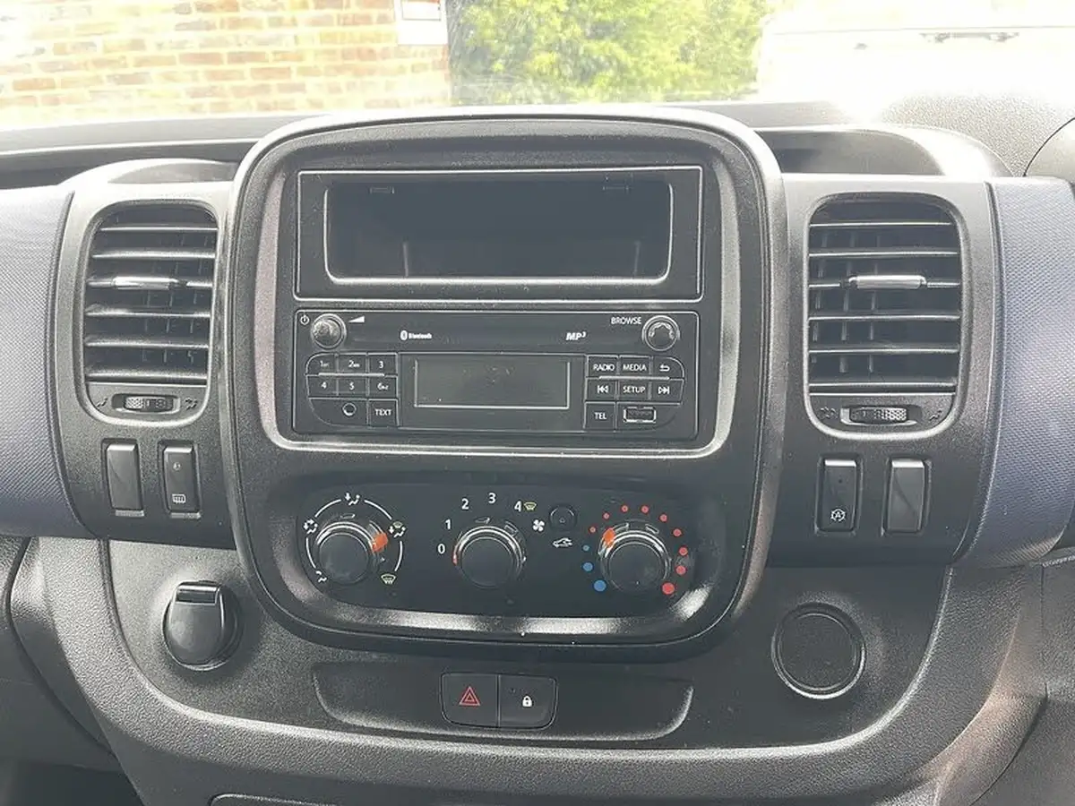 2016-vauxhall-vivaro-16cdti-2900-ecoflex-l1h1-90ps-panel-van-big-27
