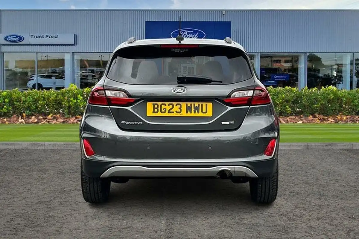 2023-ford-fiesta-big-6
