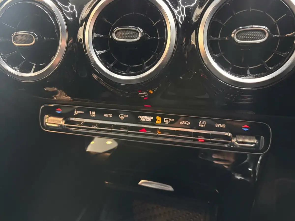 2020-mercedes-benz-cla-13-cla-180-amg-line-coupe-4d-big-24