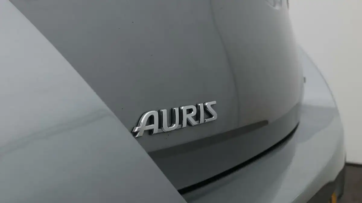 2018-toyota-auris-18-vvt-i-hsd-icon-tech-hatchback-big-20