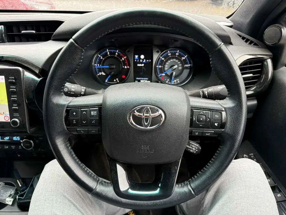 2021-toyota-hi-lux-28d-4d-invincible-x-at35-204hpeu6dt-e-big-15