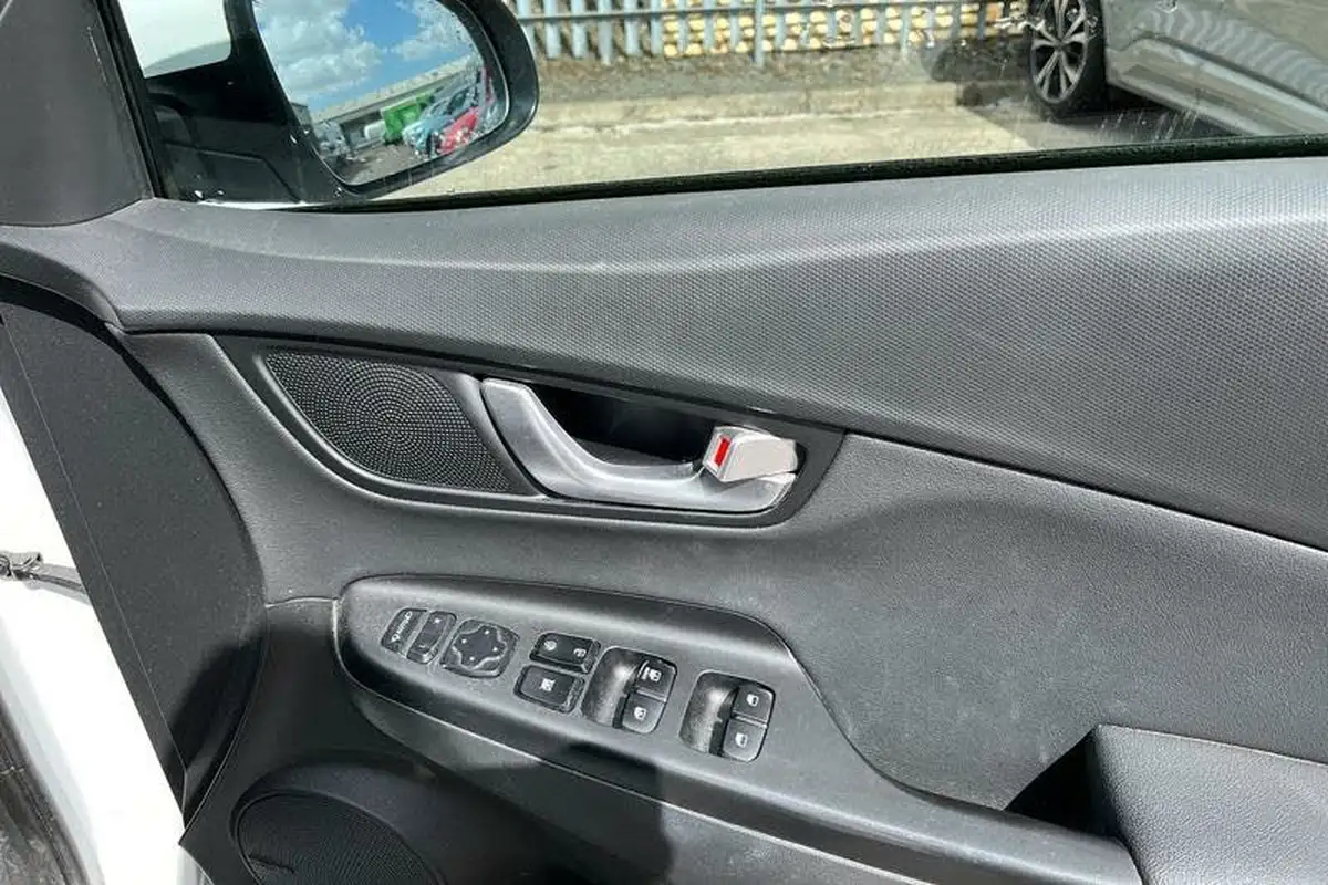 2021-hyundai-kona-e-ultimate-big-25