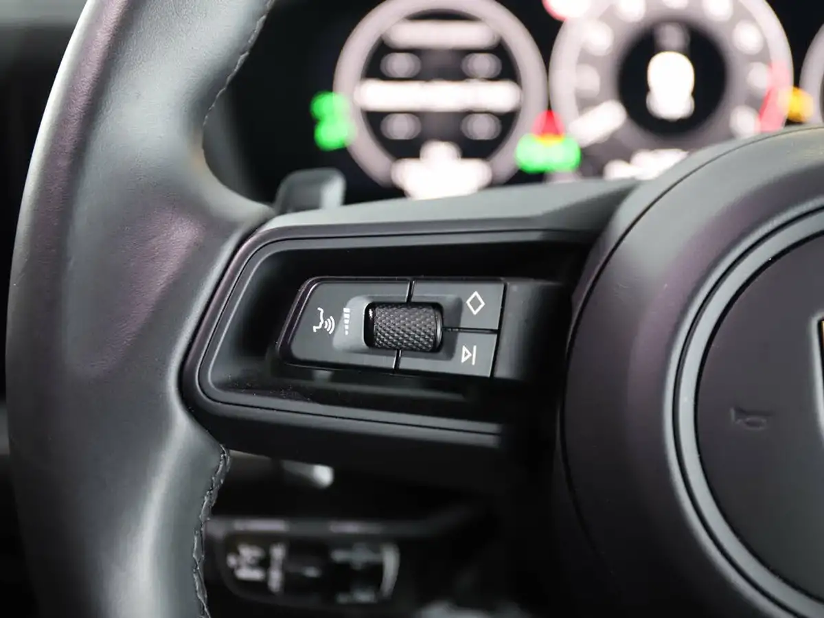 2023-porsche-cayenne-40-v8-station-wagon-big-28