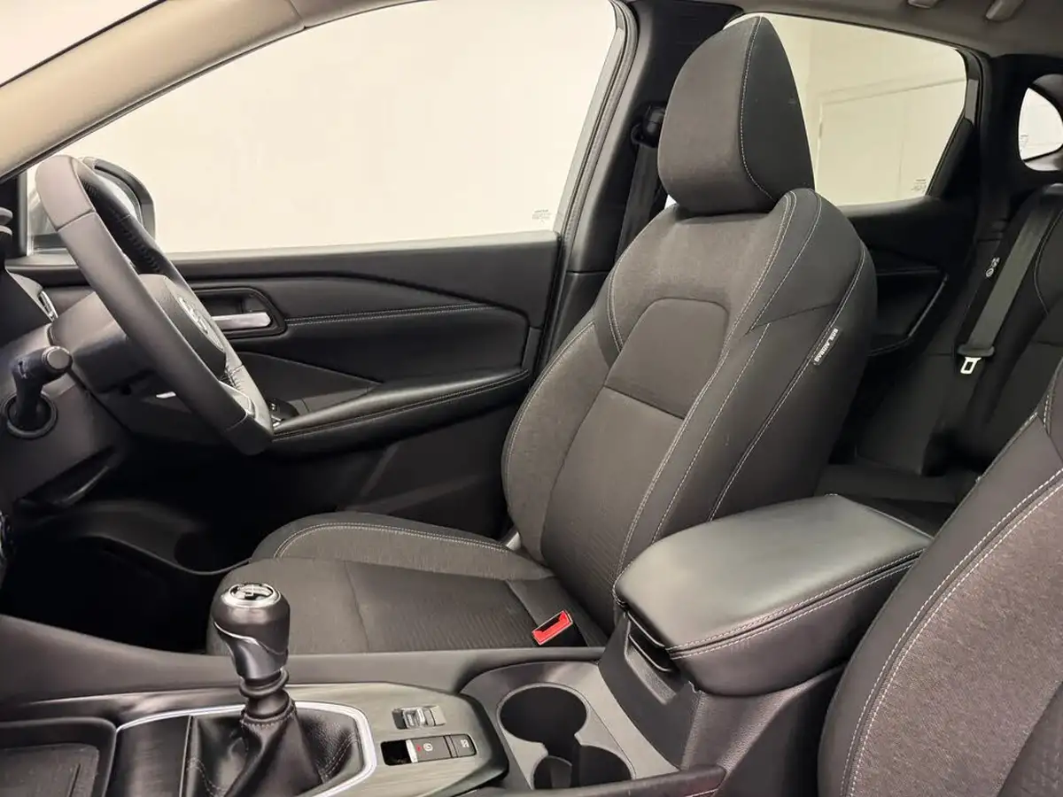2022-nissan-qashqai-13-dig-t-premiere-edition-140ps-big-15