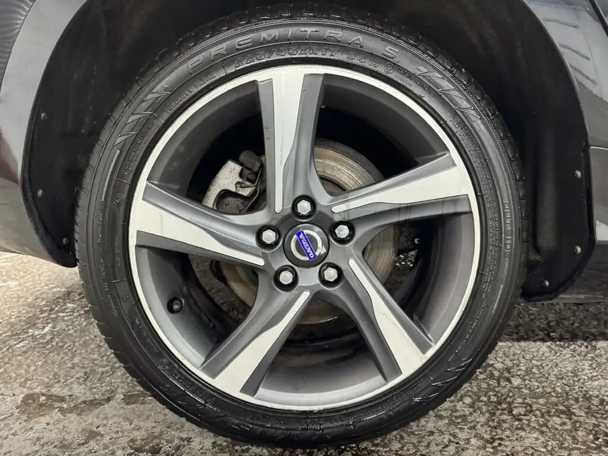 2014-volvo-v40-20td-d3-r-design-lux-nav-big-31