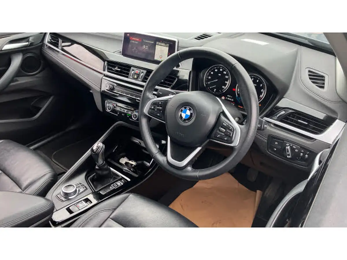 2021-bmw-x1-15-sdrive18i-xline-big-10