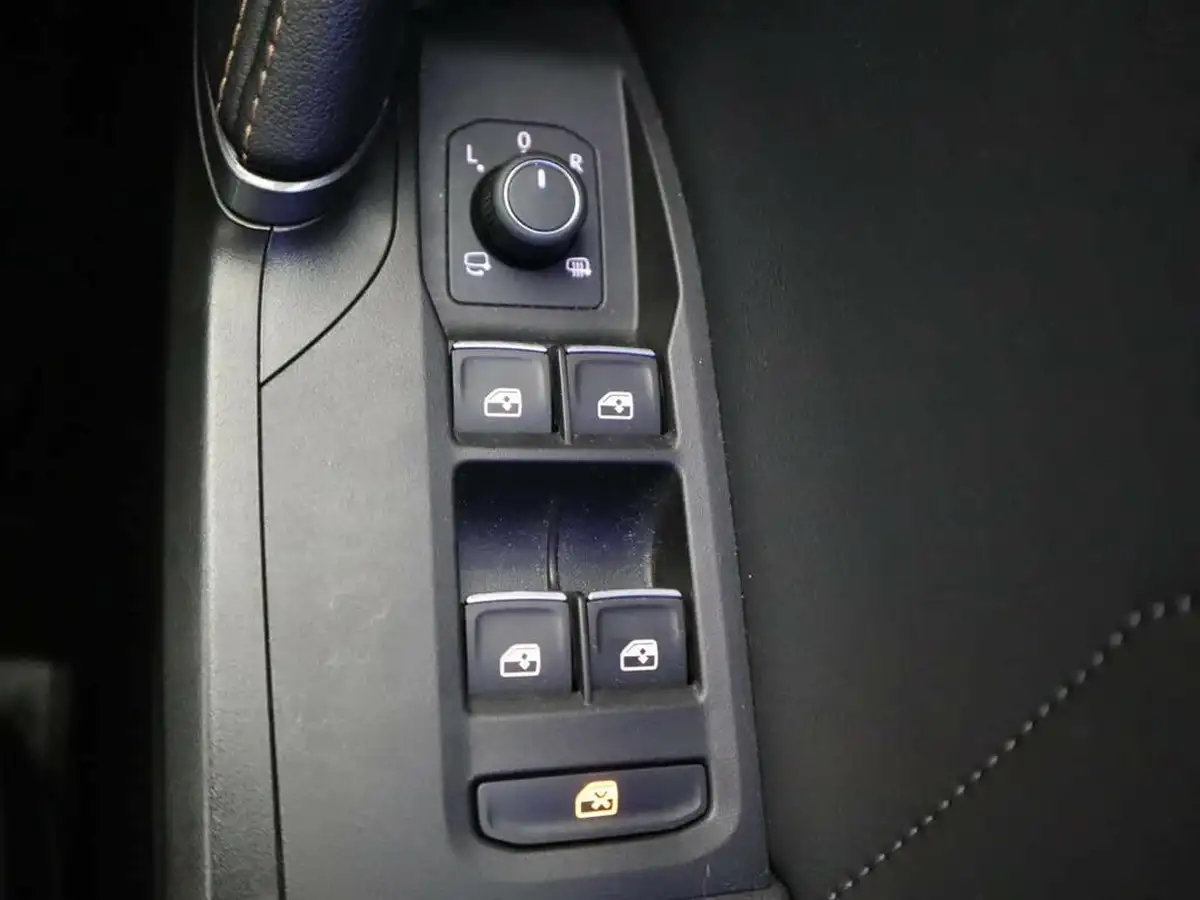 2022-cupra-leon-nf-20-tsi-vz2-300ps-hatchback-big-24