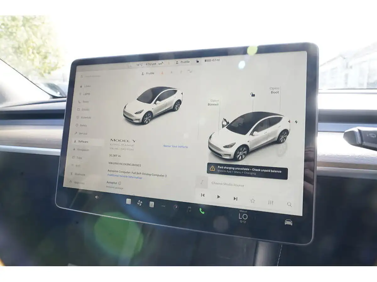 2022-tesla-model-y-e-long-range-big-23